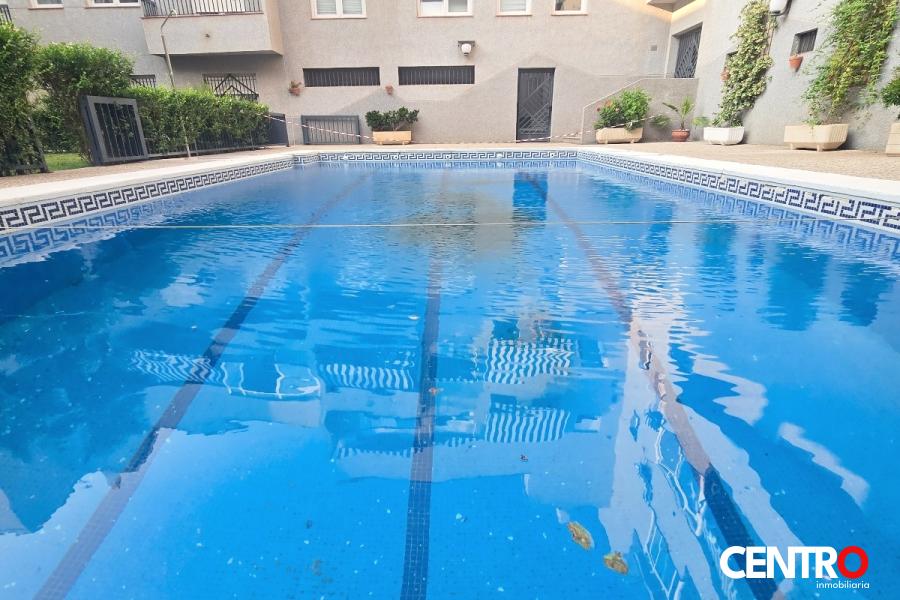 Piso en Bola de Oro con piscina, Granada.