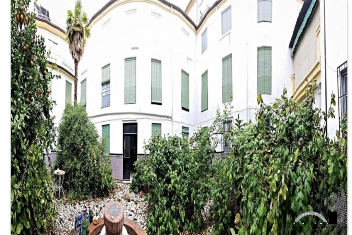 Edificio en Pleno centro de Granada para hotel/residencia de estudiantes.